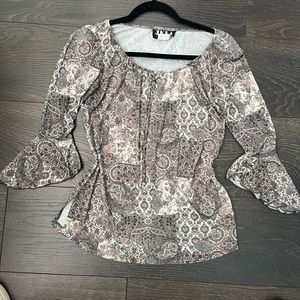 ♥️4 for $25 Flared Sleeve Top<3